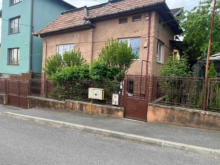 Casă cu 4 camere cu Teren 304 Mp în Andrei Mureșanu