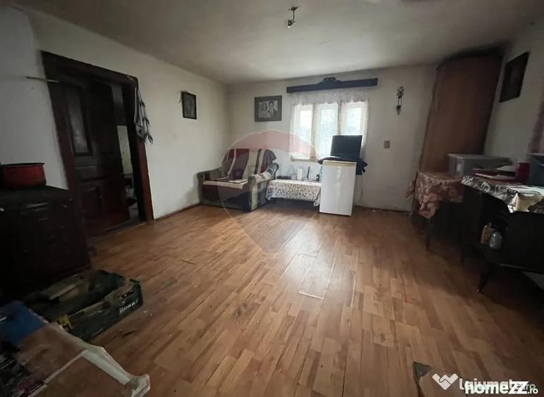 Casă cu 1 camere cu Teren 3808 Mp în Fundata