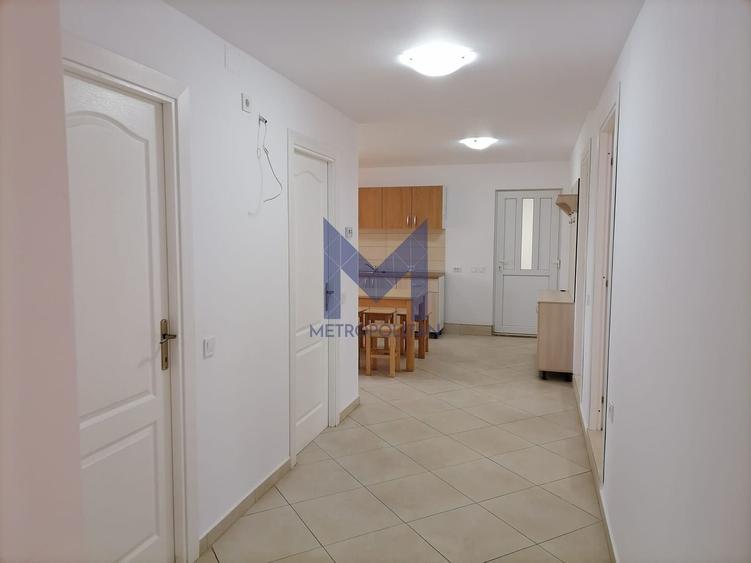 Apartament cu 4 camere decomandat, mobilat în Mera