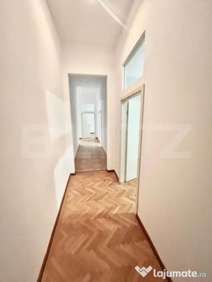 Apartament cu 5 camere semidecomandat în Central
