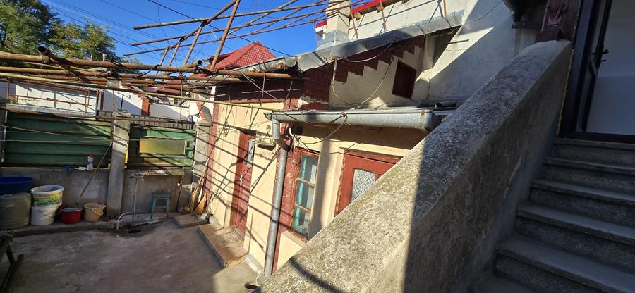 Casă individuală cu 2 camere cu Teren 110 Mp în Central