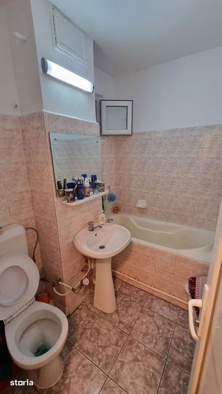 Apartament cu 3 camere decomandat, mobilat în Sud