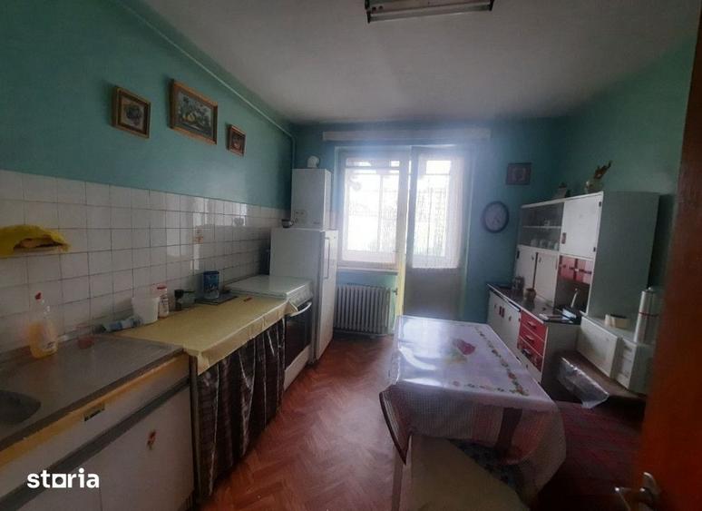 Apartament cu 4 camere în Dărmănești