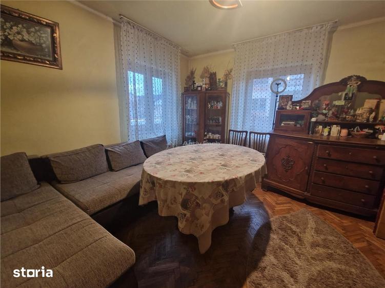 Casă cu 5 camere cu Teren 430 Mp în Central