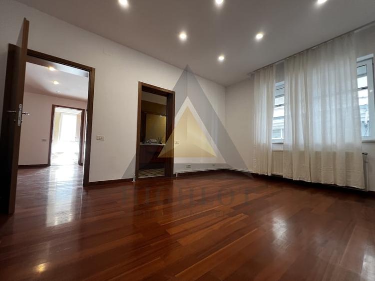 Apartament cu 4 camere decomandat în Primăverii