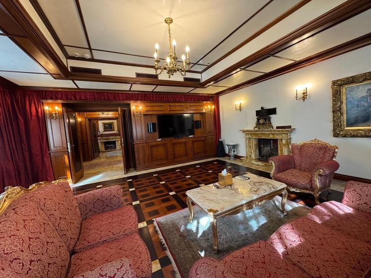 Casă cu 9 camere cu Garaj în Primăverii