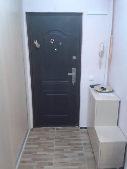 Apartament cu 2 camere semidecomandat, mobilat în Apusului