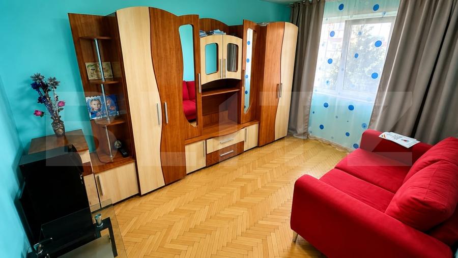 Apartament cu 3 camere semidecomandat, mobilat în Orăștie