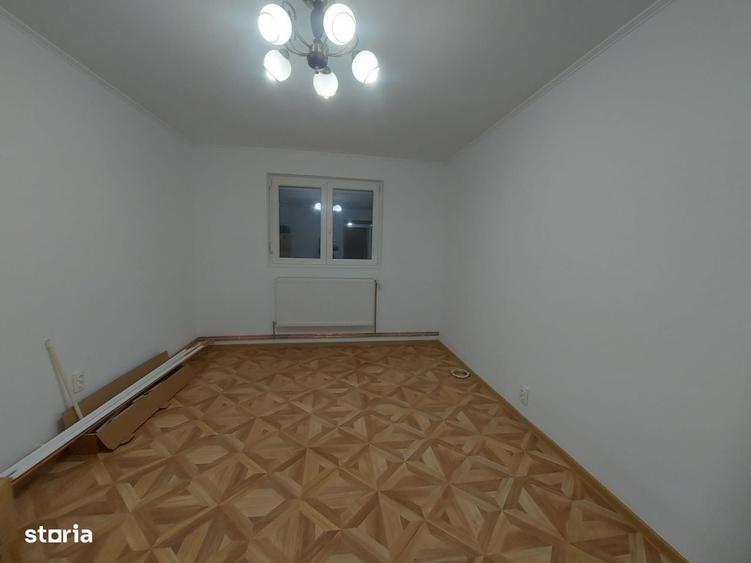 Apartament cu 3 camere decomandat în Micro 6