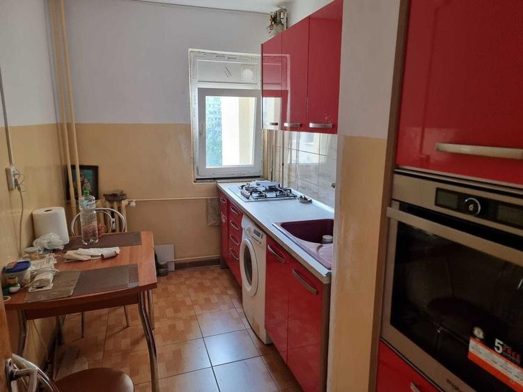Apartament cu 3 camere semidecomandat, mobilat în Câmpia Libertății