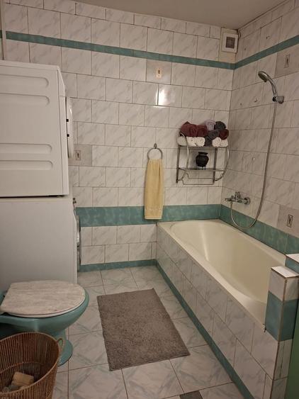 Apartament cu 3 camere decomandat în Petros
