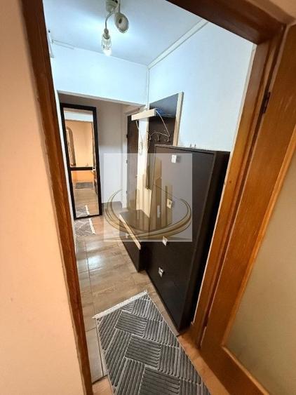 Apartament cu 3 camere semidecomandat, mobilat în Sălaj