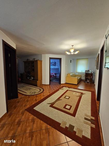 Casă cu 6 camere cu Teren 800 Mp în Calea București