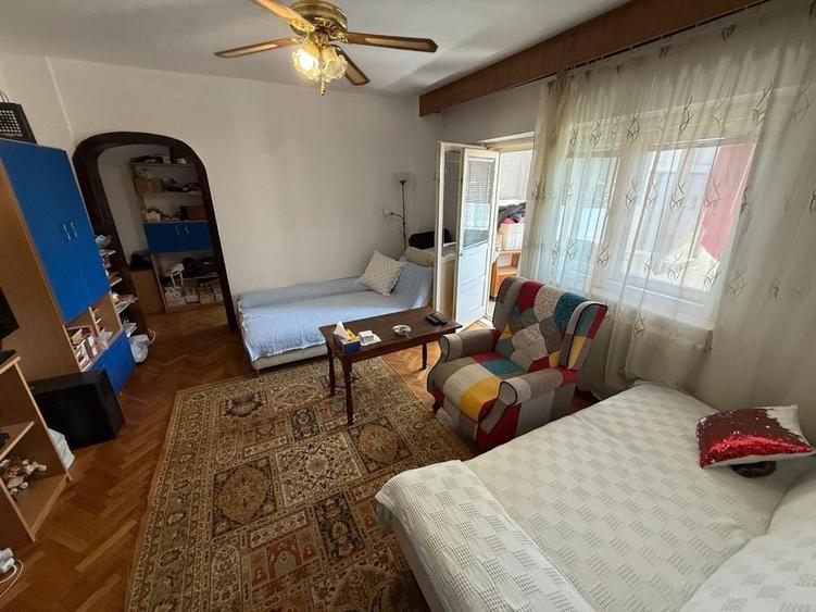 Apartament cu 3 camere decomandat în Careiului