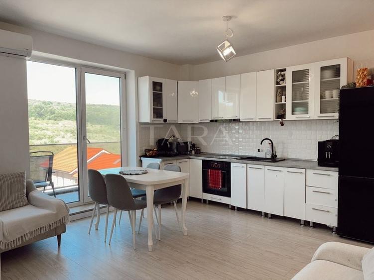 Apartament cu 3 camere, mobilat în Chinteni