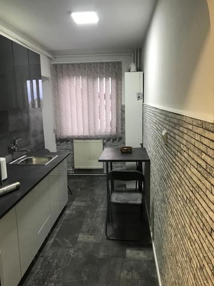 Apartament cu 2 camere decomandat în Calea București