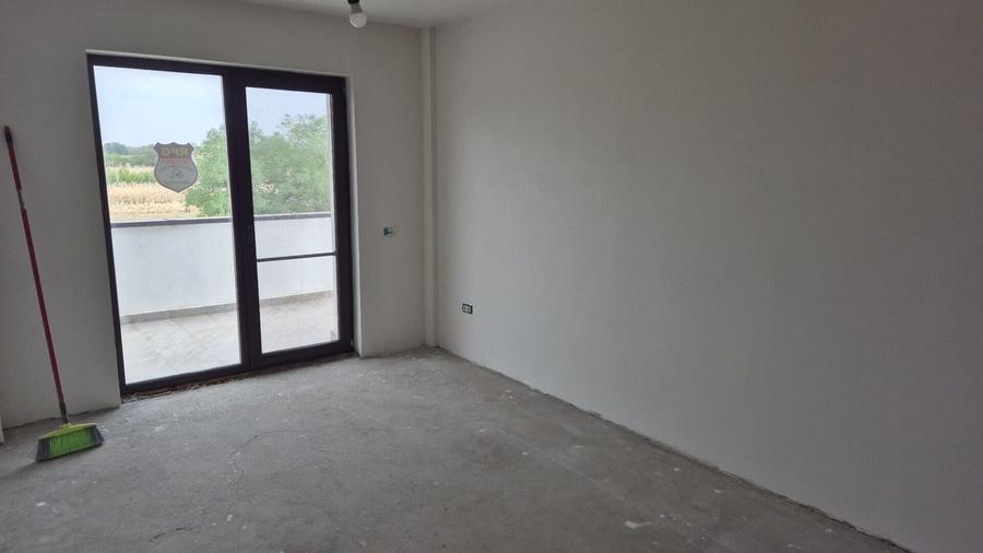 Casă individuală cu 5 camere cu Garaj în 1 Decembrie
