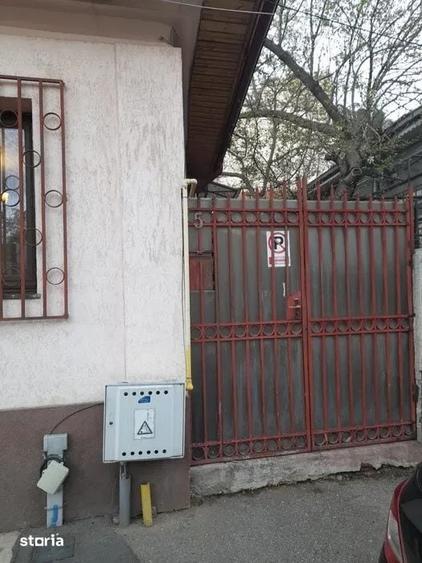 Casă cu 2 camere semidecomandat cu Teren 112 Mp în Eminescu