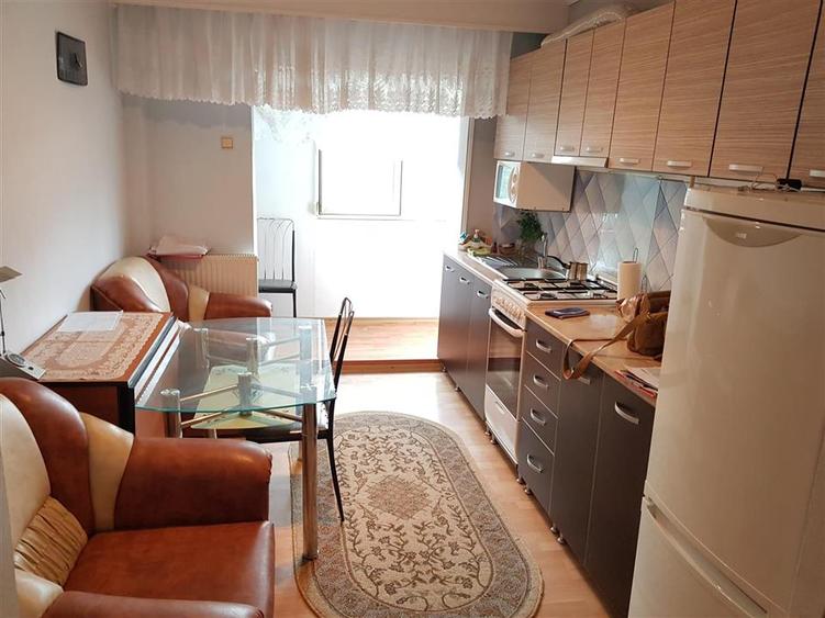 Apartament cu 2 camere decomandat în Radu Negru