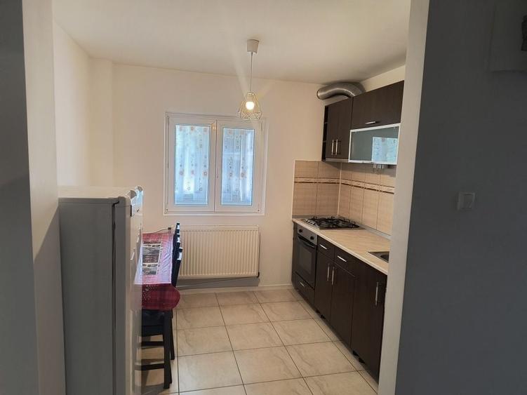 Apartament cu 2 camere decomandat în Runcu