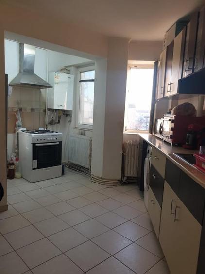 Apartament cu 3 camere decomandat, mobilat în Micro 16