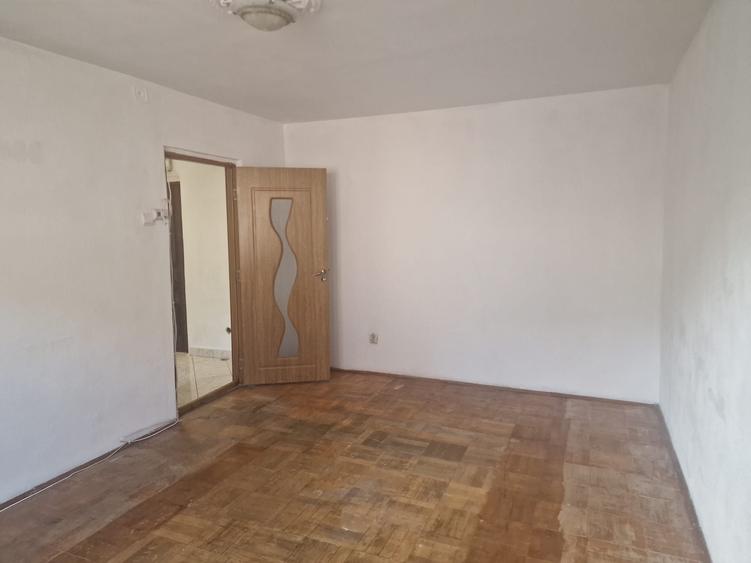 Apartament cu 2 camere decomandat în Mărăței