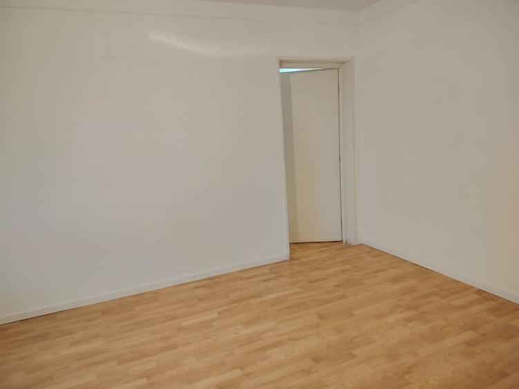 Apartament cu 3 camere semidecomandat în Drumul Taberei