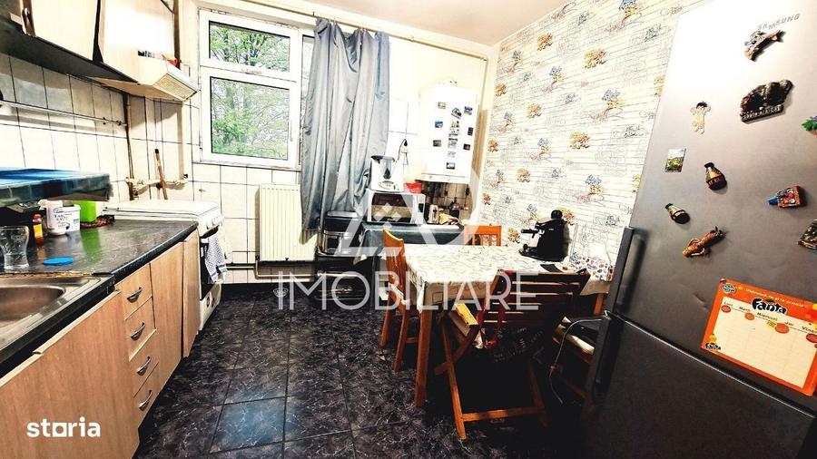 Apartament cu 3 camere semidecomandat în Central