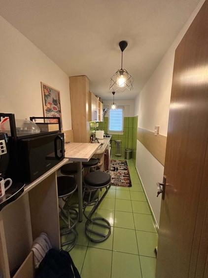 Apartament cu 3 camere semidecomandat în Lacul Tei