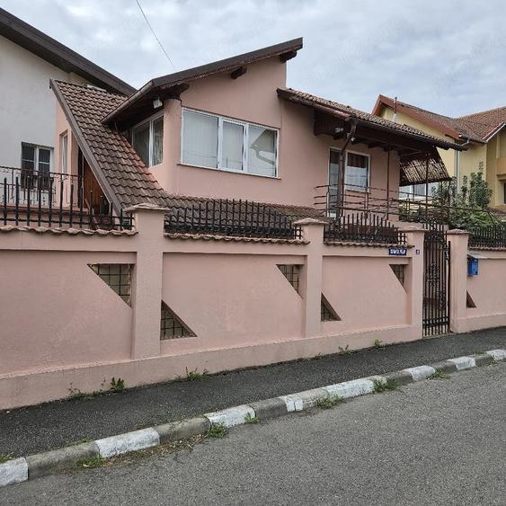 Casă cu 3 camere cu Teren 200 Mp în Exterior Vest