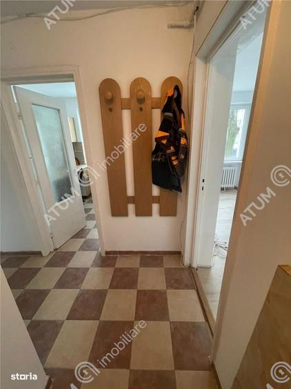 Apartament cu 3 camere semidecomandat în Terezian