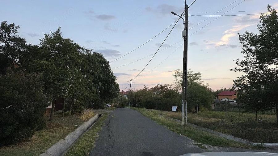 Teren de 1092 mp, în Ianova