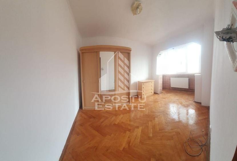 Apartament cu 3 camere semidecomandat în Șagului