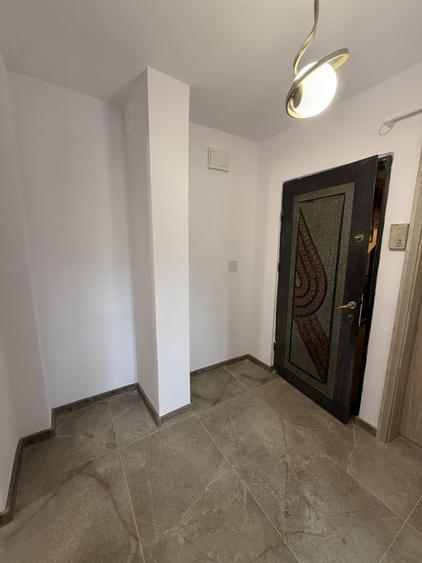 Apartament cu 3 camere decomandat, mobilat în Lipovei
