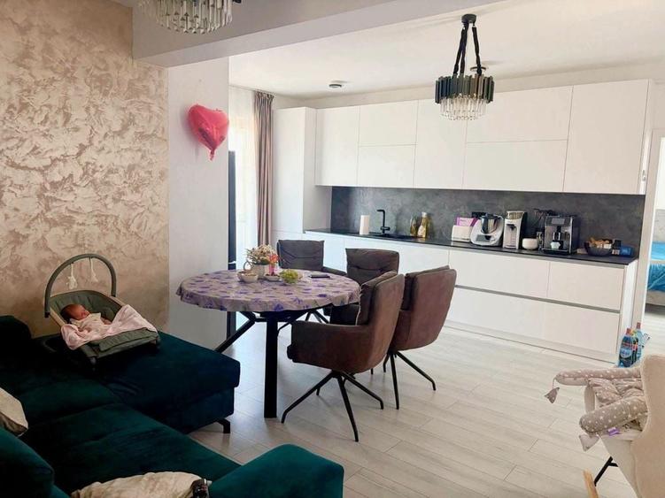 Apartament cu 3 camere decomandat în Central