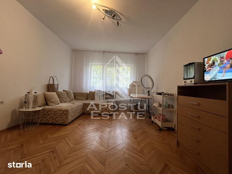 Apartament cu 3 camere decomandat în Soarelui