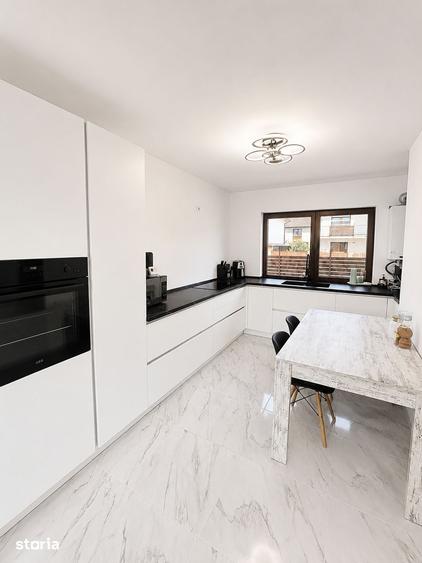 Casă cu 4 camere cu Teren 250 Mp în IAR