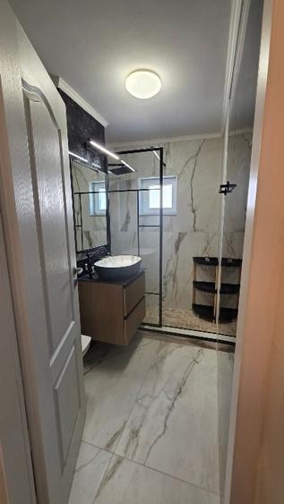 Apartament cu 3 camere decomandat, mobilat în Buziașului