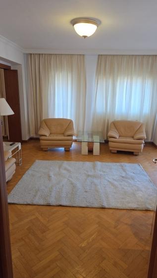 Apartament cu 3 camere decomandat, mobilat în Primăverii