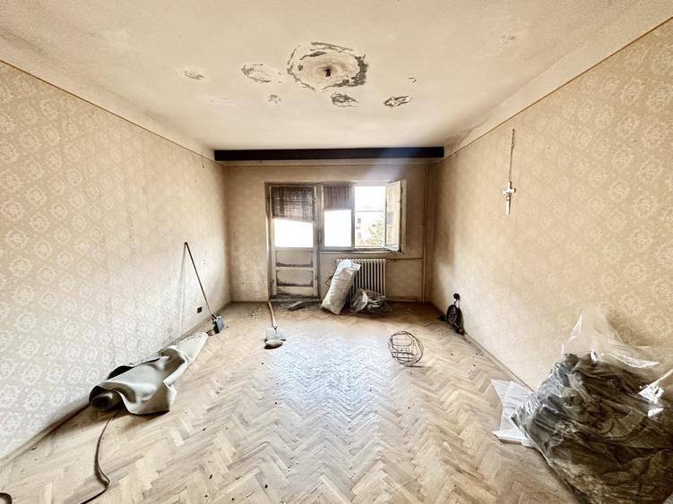 Apartament cu 3 camere decomandat în Soarelui