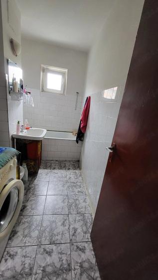 Apartament cu 3 camere decomandat în Aradului