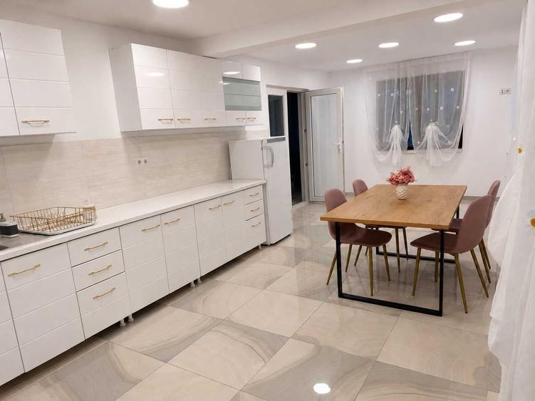Casă cu 4 camere cu Teren 300 Mp în Ipotești