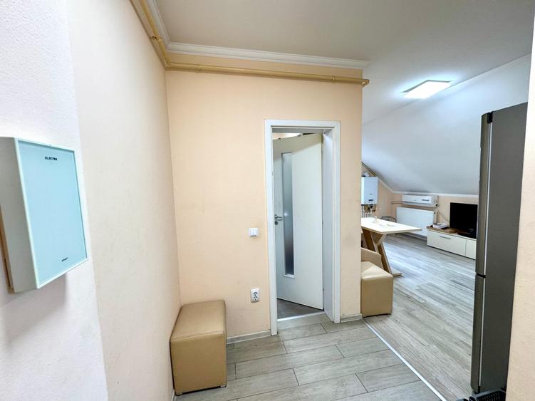 Apartament cu 2 camere semidecomandat, mobilat în Central