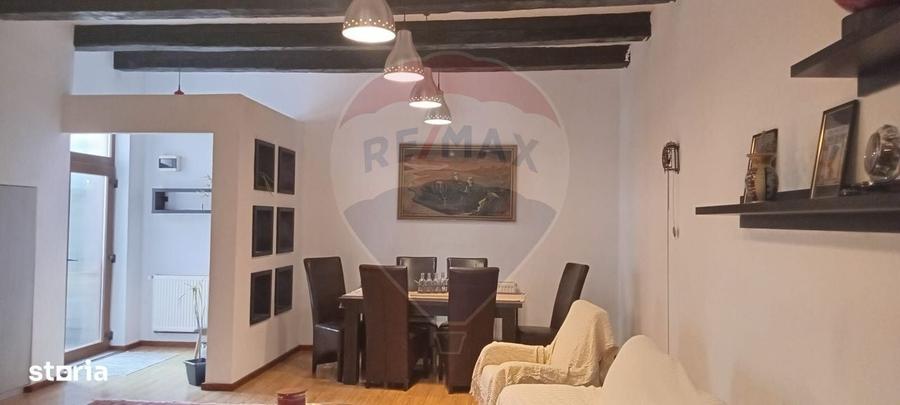 Casă cu 4 camere în Central