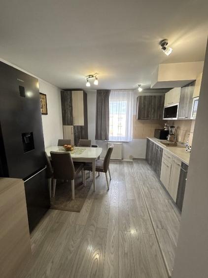 Apartament cu 3 camere decomandat, mobilat în Tudor