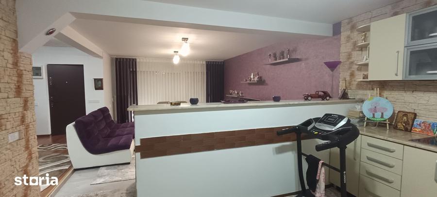 Casă cu 5 camere cu Teren 360 Mp în Calea București