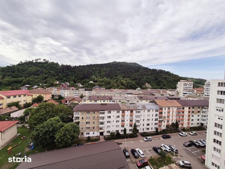 Apartament cu 3 camere decomandat în Est
