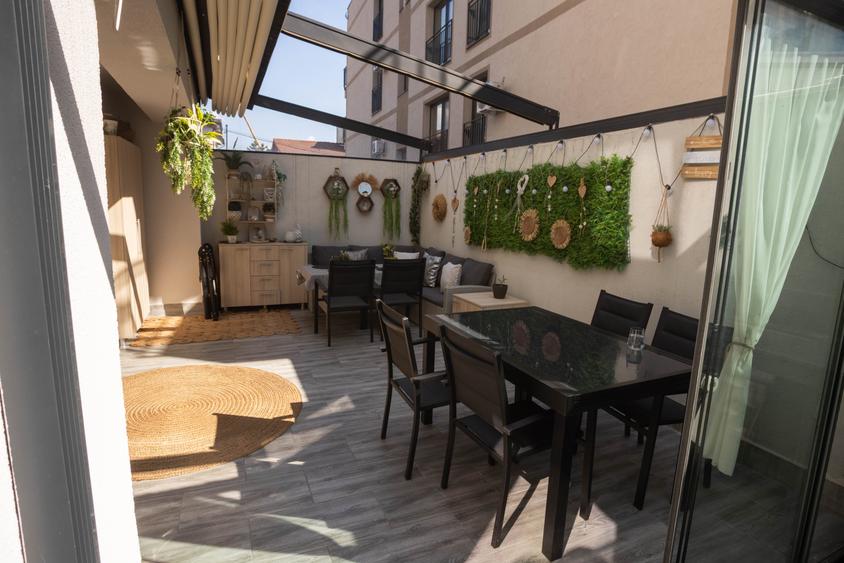 Casă cu 9 camere cu Canalizare în Barbu Văcărescu