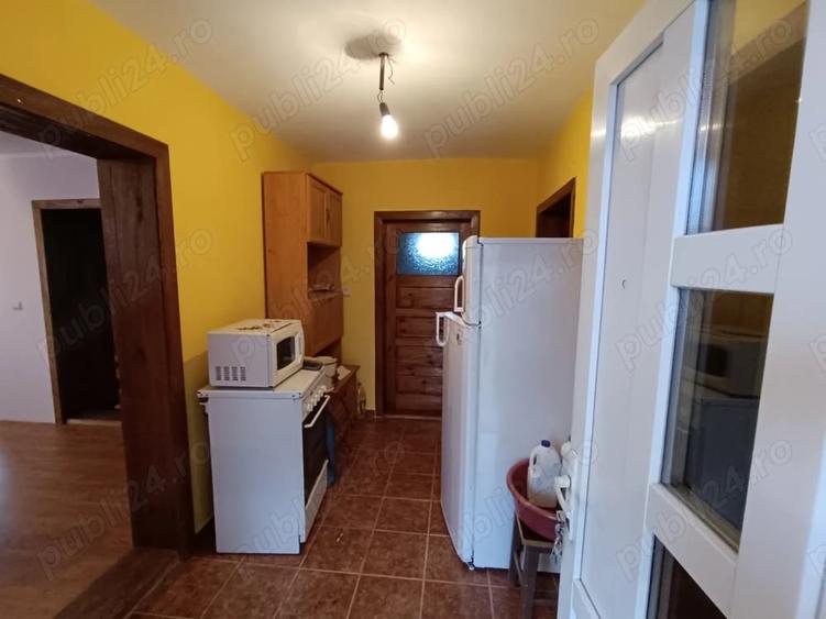 Casă cu 2 camere cu Teren 4442 Mp în Bârsău