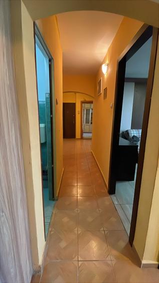 Apartament cu 3 camere semidecomandat în Colentina